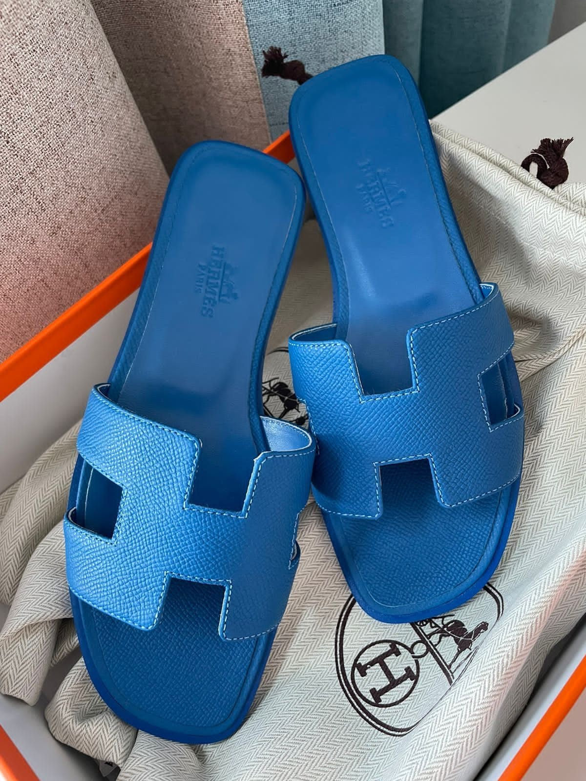 H sandals